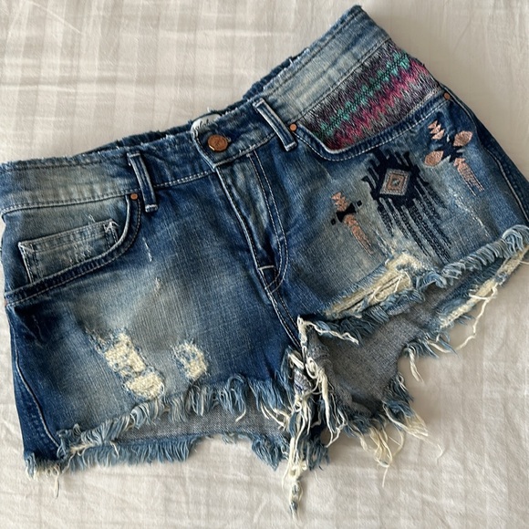 Zara denim shorts Jeans southwestern embroidery size 6 - Picture 2 of 6